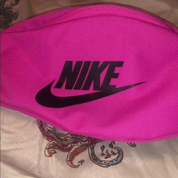 Nike Fanny Pack - Picture 2 of 5